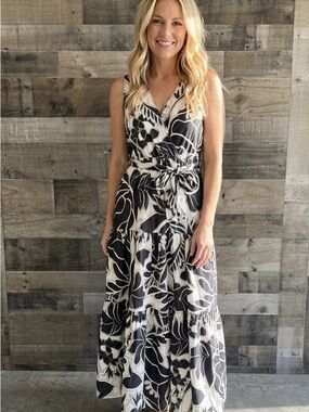 Black And White Floral Maxi Dress for Sale up to 90% Off: Poshmark Black And White Floral Maxi Dress for Sale up to 90% Off: Poshmark
